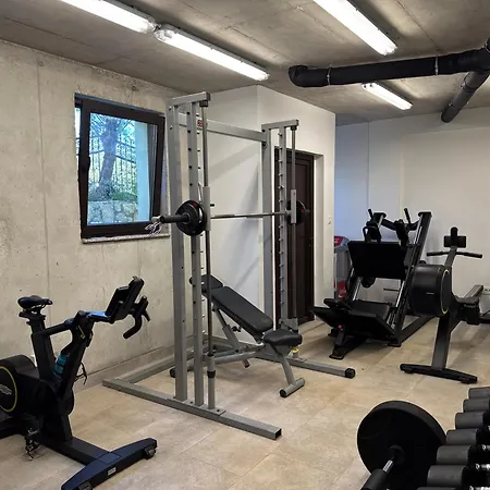 Lukas 4- Icici- Pool, Gym, Near Daire